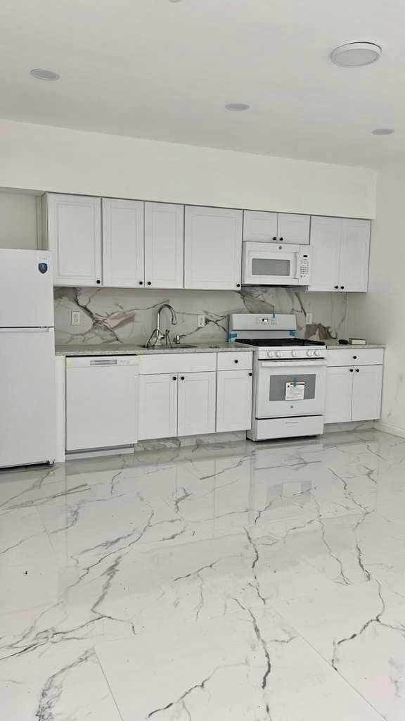 Building Photo - 765 Newark Ave