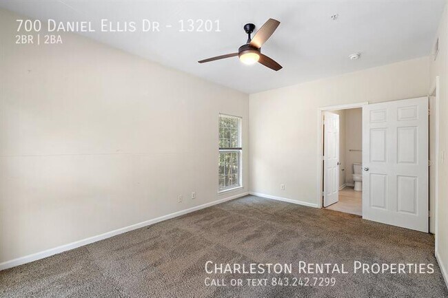 Building Photo - 700 Daniel Ellis Dr