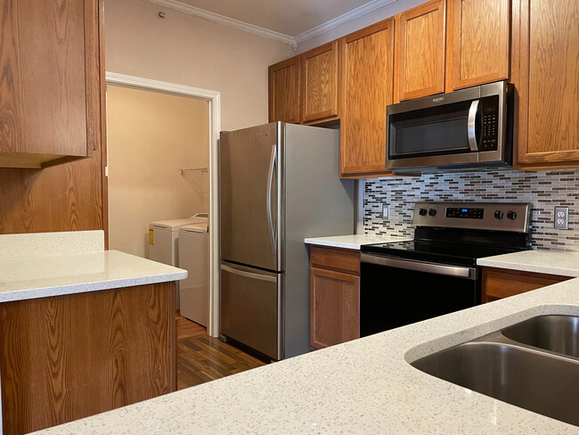 Foto del edificio - Room in Condo on Hill Point Ct