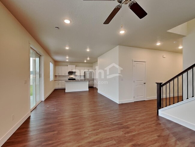 Building Photo - 10054 W Raleigh St