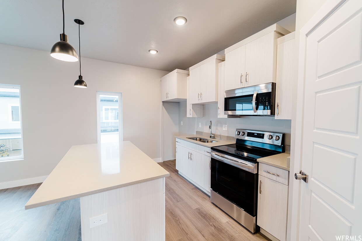 Building Photo - 665 E 730 N