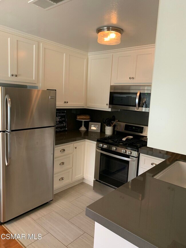 Foto del edificio - 1345 Alessandro Dr