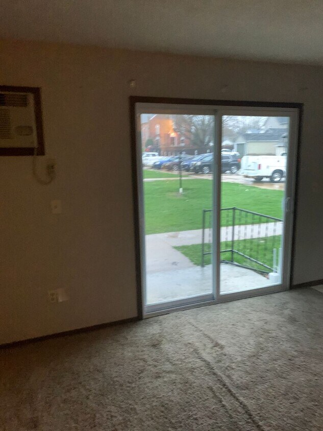 404 3rd Ave SW Unit 404 3rd Ave SW 5, Cascade, IA 52033 Room for