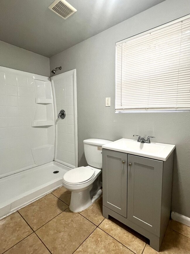 Foto del edificio - Large Single Family Home Available Now!