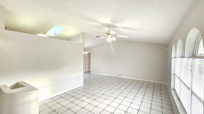 Building Photo - 2951 SW Romano Rd