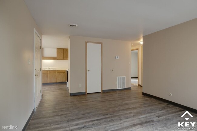 Building Photo - 2 br, 1 bath Townhome - 3304 Jeffrey St Un...