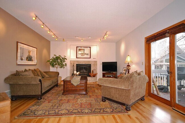 Foto del edificio - 4BR/3+1BA  Single Family House - Plymouth ...