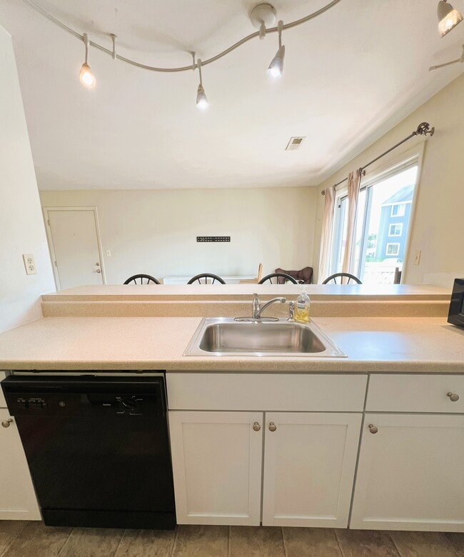 Building Photo - 811 Cascade Ct