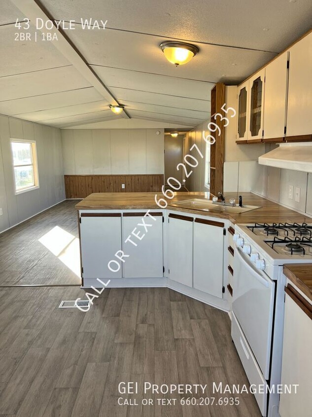 Foto principal - Cozy updated 2 bedroom home! Home Warranty...