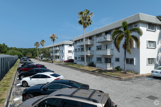 15205 NE 6th Ave - Palm Court Apartments