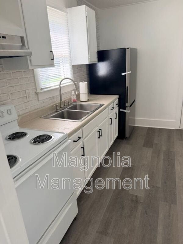 Foto del edificio - 2060 Julia Ave