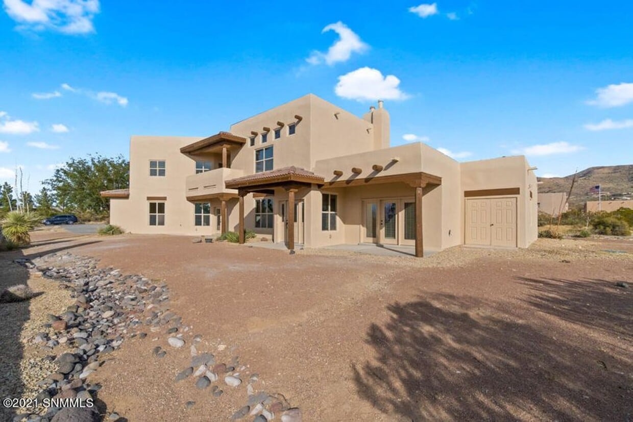 15254 Space Murals Ln, Las Cruces, NM 88011 House Rental in Las