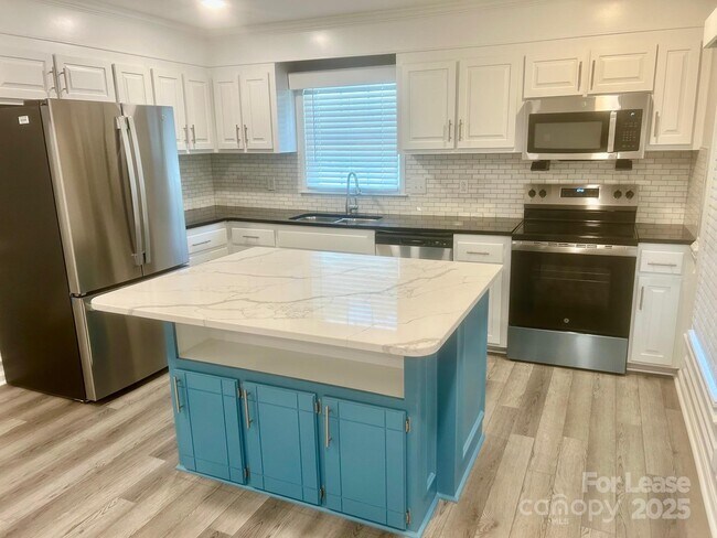 Foto del edificio - 725 Brookside Dr