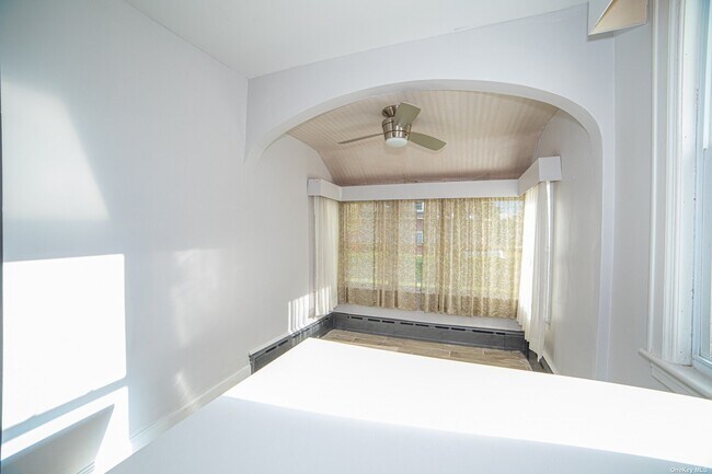 Building Photo - 36 36 Maple Ave