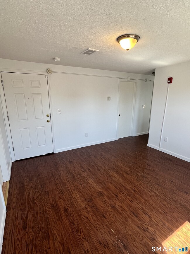 Foto del edificio - 192 Wakelee Ave