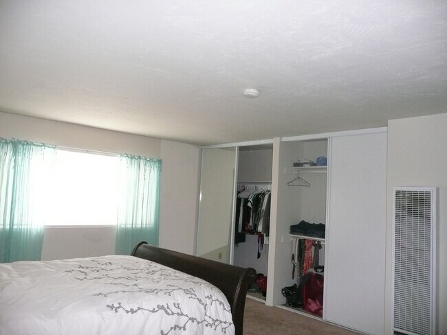 Bedroom looking east - 3538 Georgia St