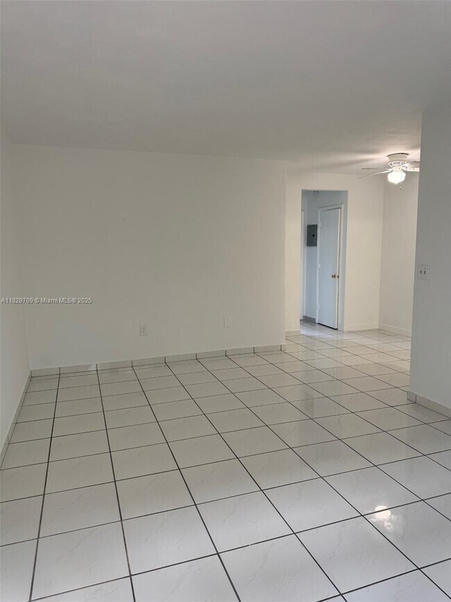 Foto del edificio - 8040 Tatum Waterway Dr