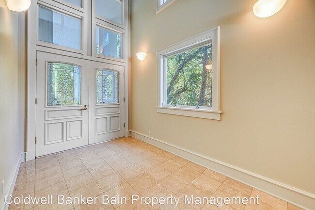 Building Photo - 3402 W Lake Sammamish Pky NE