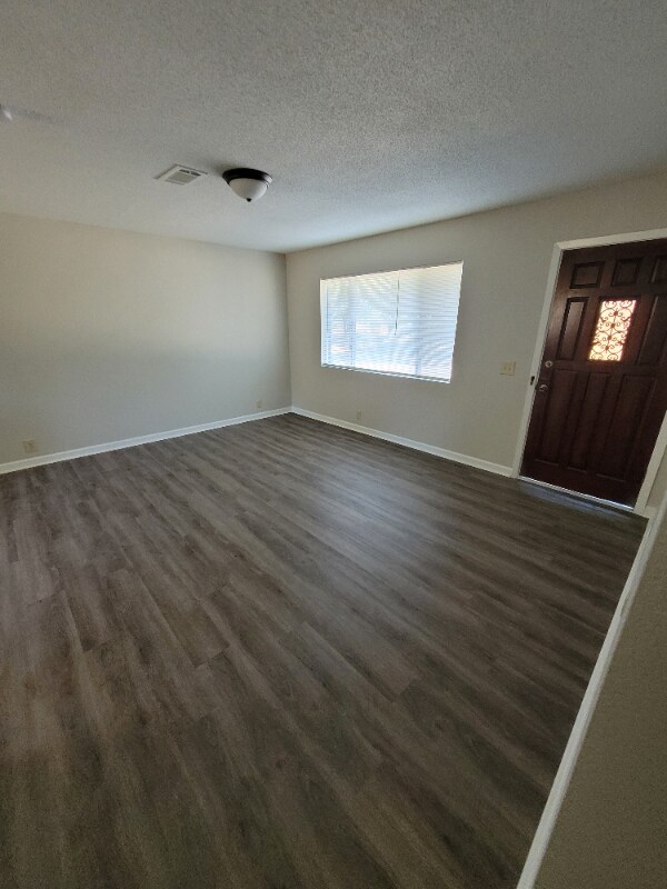 Building Photo - 2310 Beach Dr