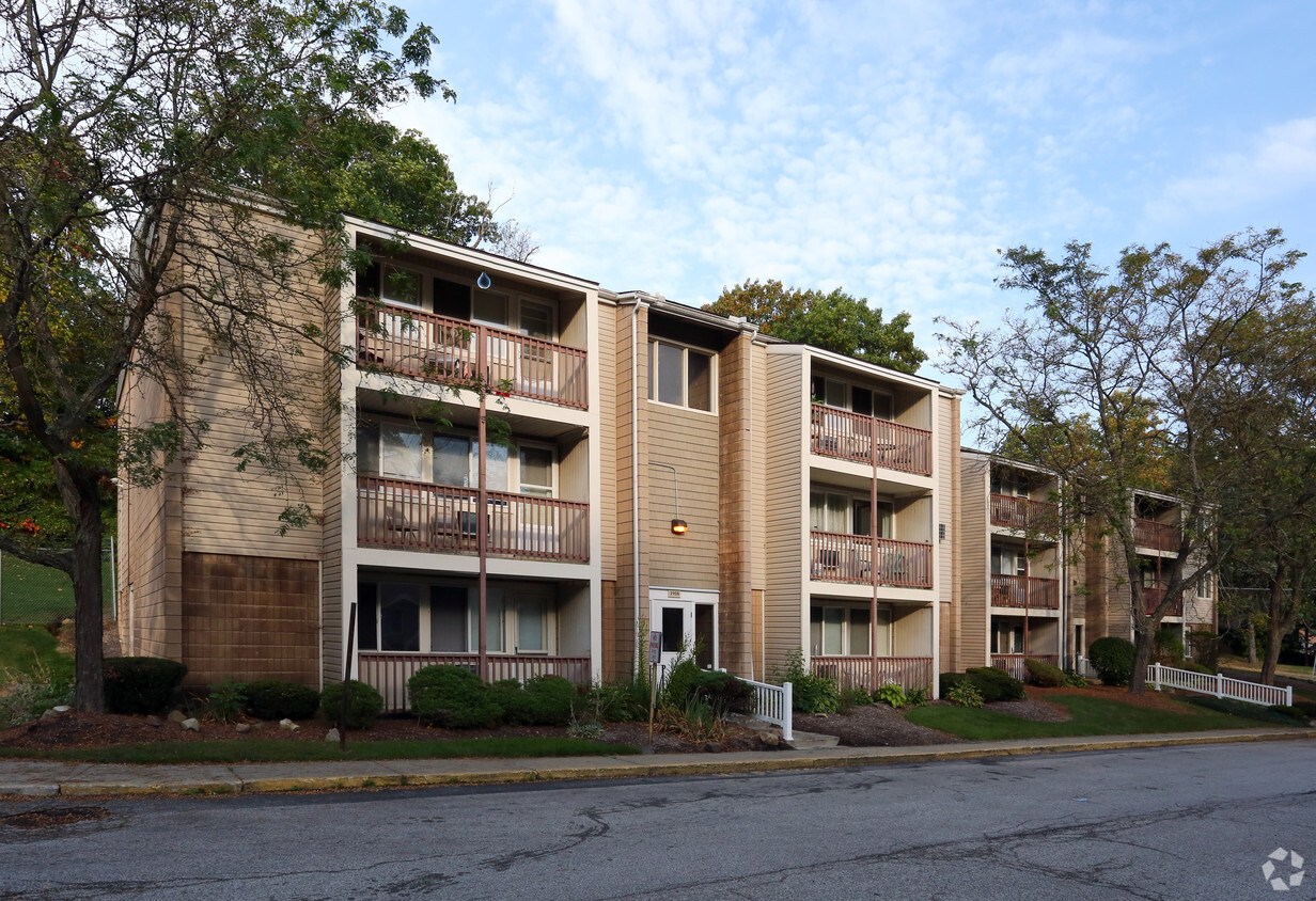 Primary Photo - Newton Hill Apartments