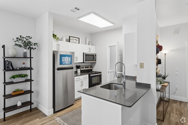 4BR, 4BA - 1,232SF - Kitchen - The Pointe at State College
