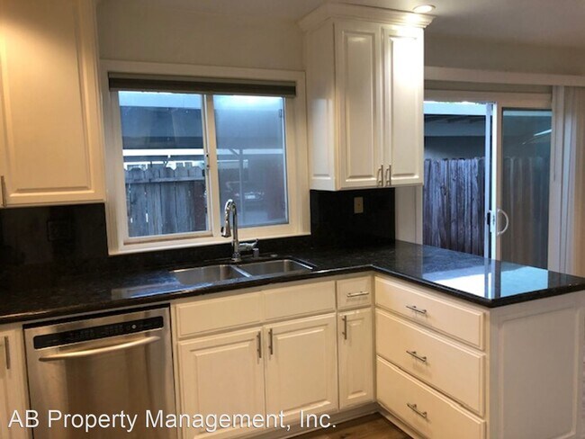 Building Photo - 3 br, 1.5 bath House - 3092 Tonopah Circle