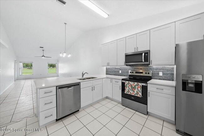 Building Photo - 1654 Woodland Dr
