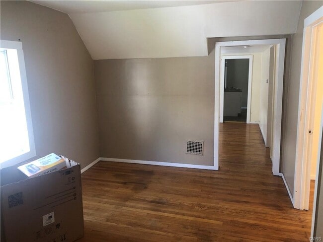 Building Photo - 405 Burdick Ave