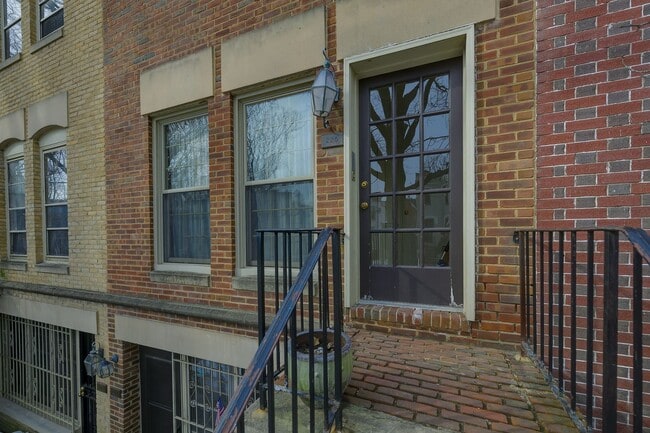 Building Photo - Turnkey Furnished 1 Bed Steps from the U.S. Capitol