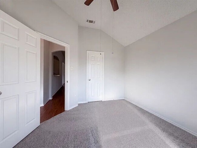 Foto del edificio - 13 Fern Oak Ct