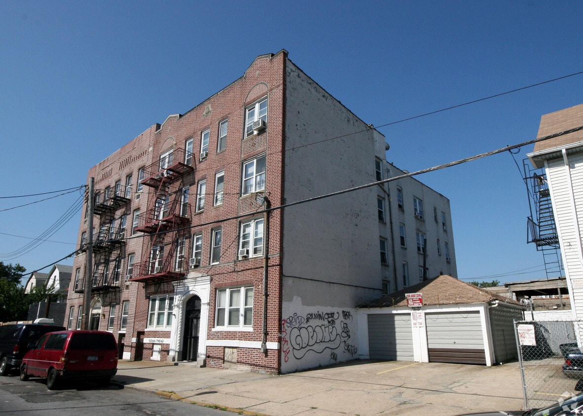 Building Photo - 1614 E 12th St