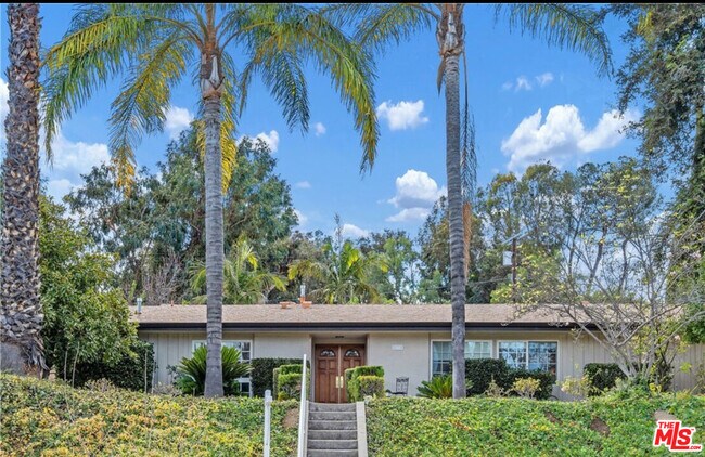Foto del edificio - 24316 Burbank Blvd