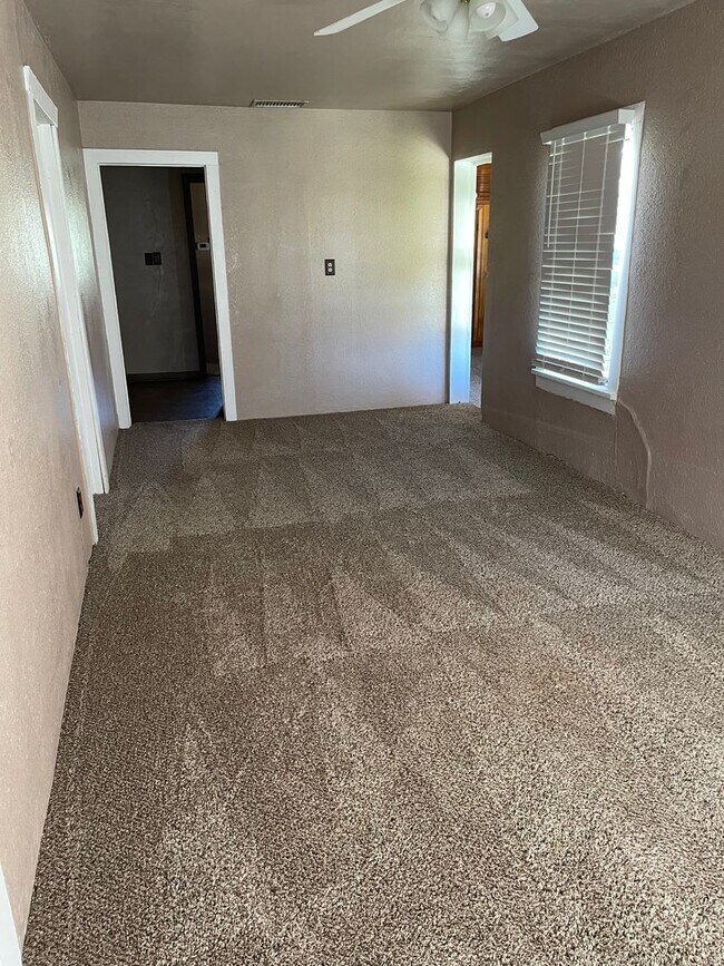 Building Photo - Two bedroom home