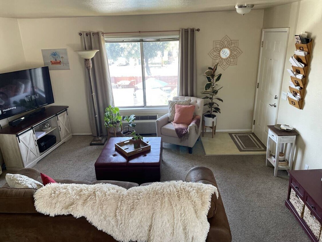 Living room facing to window - 383 N M St