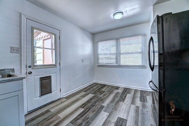 Building Photo - 1355 Mesa Ave