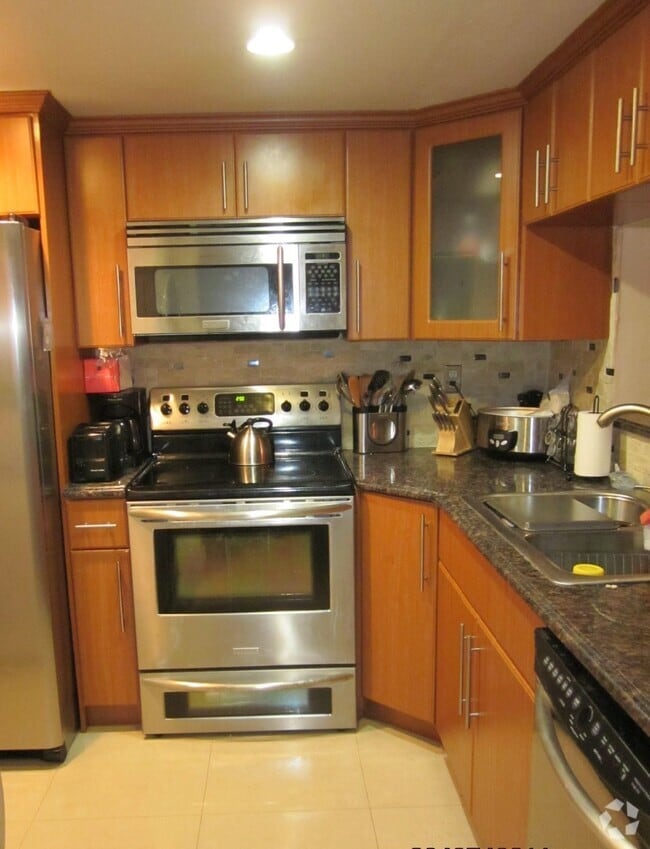 Building Photo - 3600 SW 114th Ave
