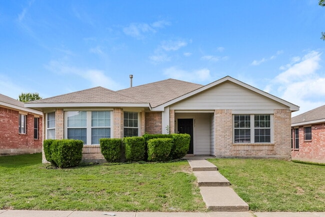 Building Photo - 2217 Midbury Dr
