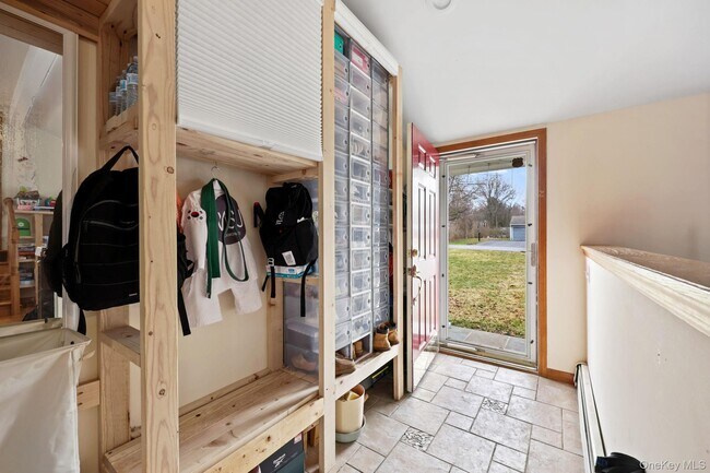 Foto del edificio - 2881 Meadowcrest Dr