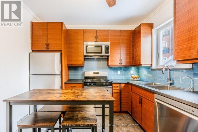 Building Photo - 9 Stirton St