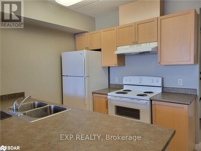 Photo du bâtiment - 85 Barrie Rd