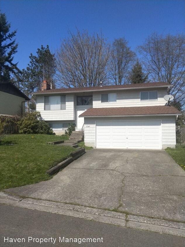 4 br, 2.5 bath House 12642 SE 212th Pl House Rental in Kent, WA