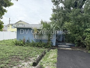 Building Photo - 1661 27th Ave N