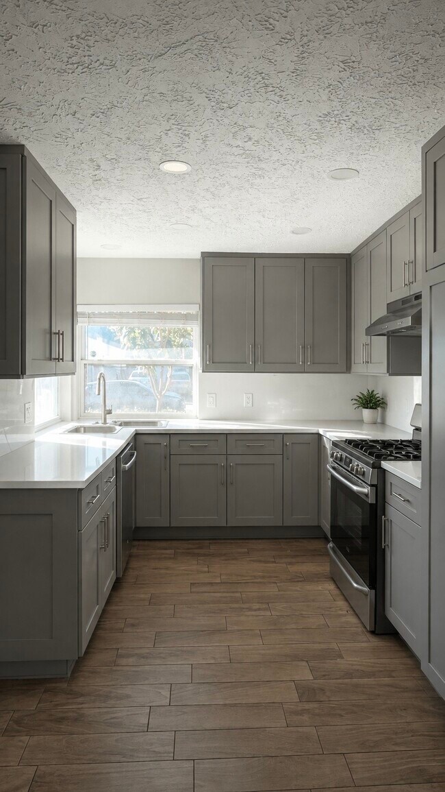 Building Photo - 14215 Royal Hill Dr