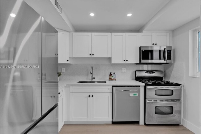 Foto del edificio - 6949 SW 110th Ct