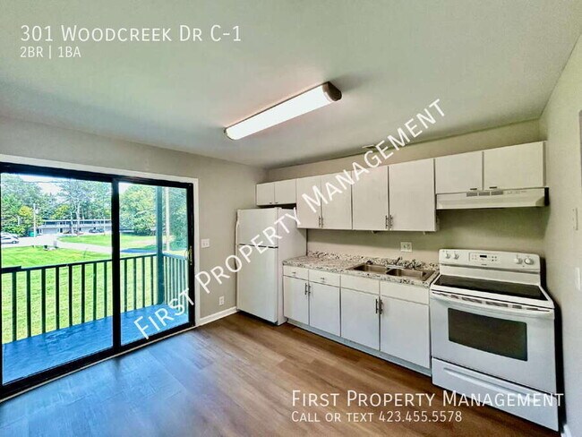 Foto del edificio - 301 Woodcreek Rd