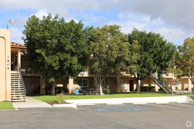 Building Photo - Sunny View Apartments