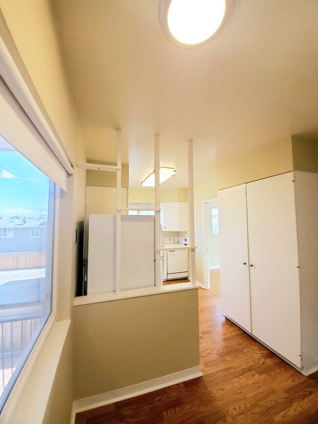 Building Photo - 1108 Chula Vista Ave