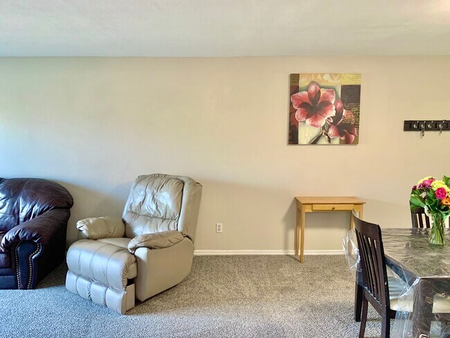 Building Photo - 530 S 400 E