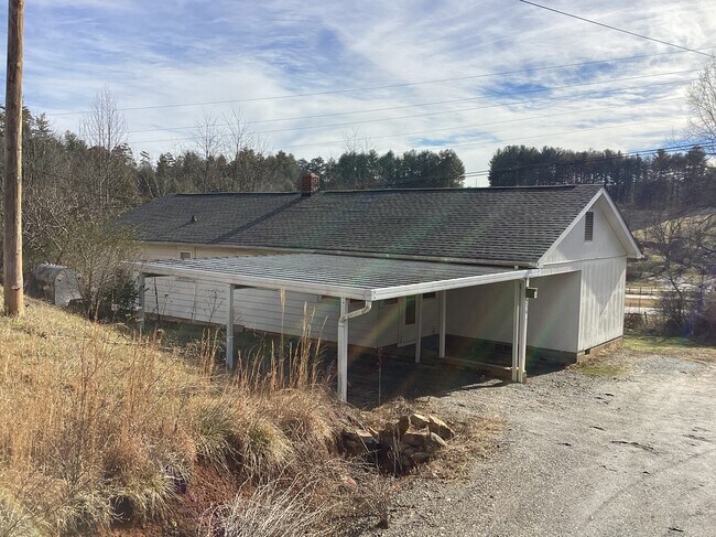 Foto del edificio - 214 Roy Edwards Ln