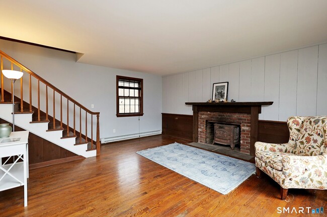 Foto del edificio - 380 Newtown Turnpike